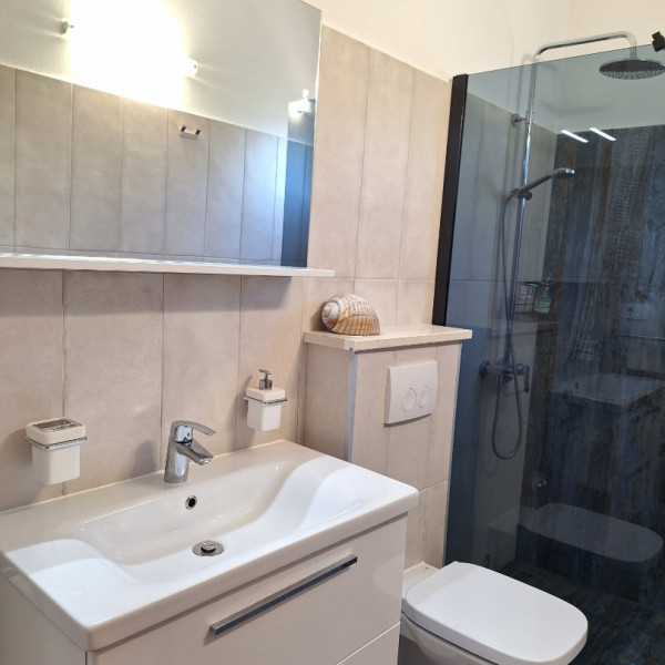 Kupaonica / wc, Seaview apartmani Prvan Komiža, Seaview Apartmani Prvan uz more s pogledom, Komiža, otok Vis Komiža